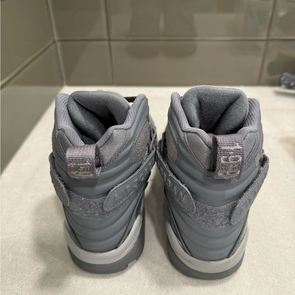 Jordan 8 Retro: Cool Grey - Picture 4 of 5